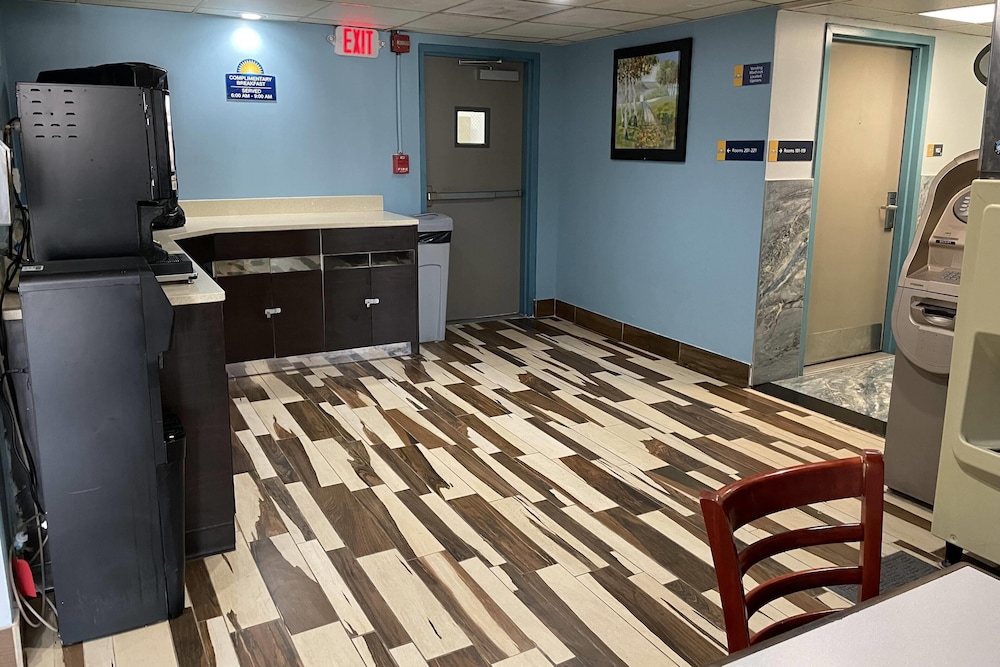 Days Inn by Wyndham Jersey City / NYC Area 3/41