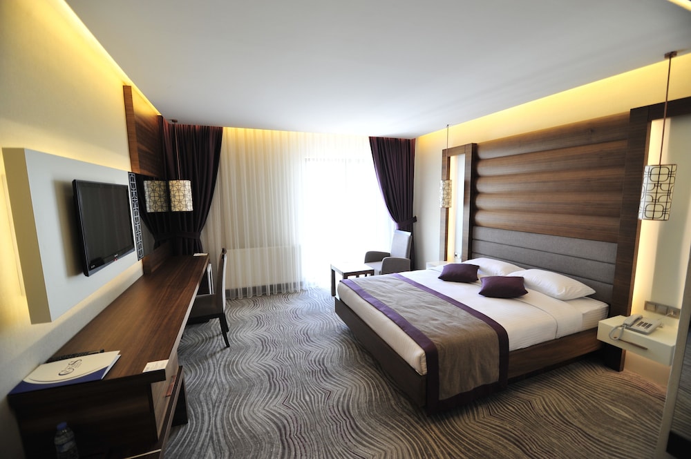 GRAND CENAS HOTEL 5/20