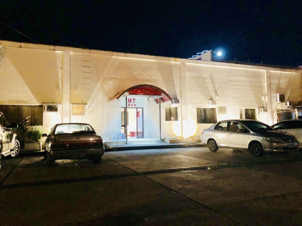 Hometown Hotel Bacolod - Lacson 70/74