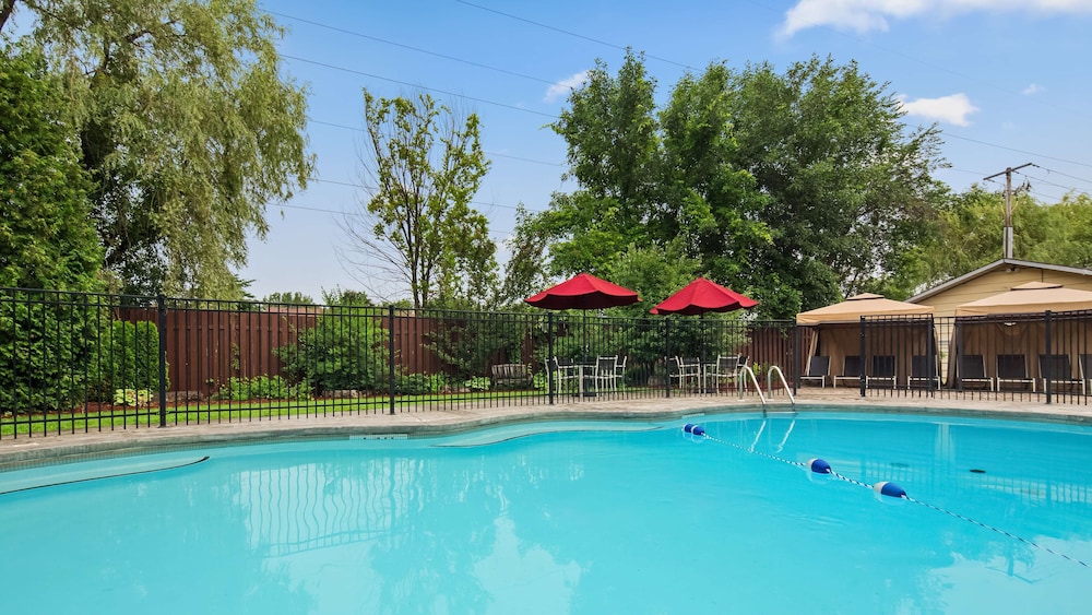 Best Western Parkway Inn Conference Centre 3/49