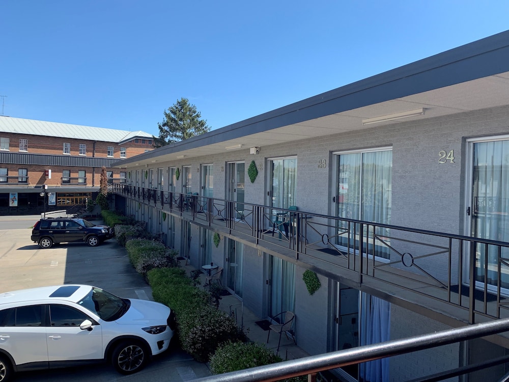 Crest Motor Inn 3/39