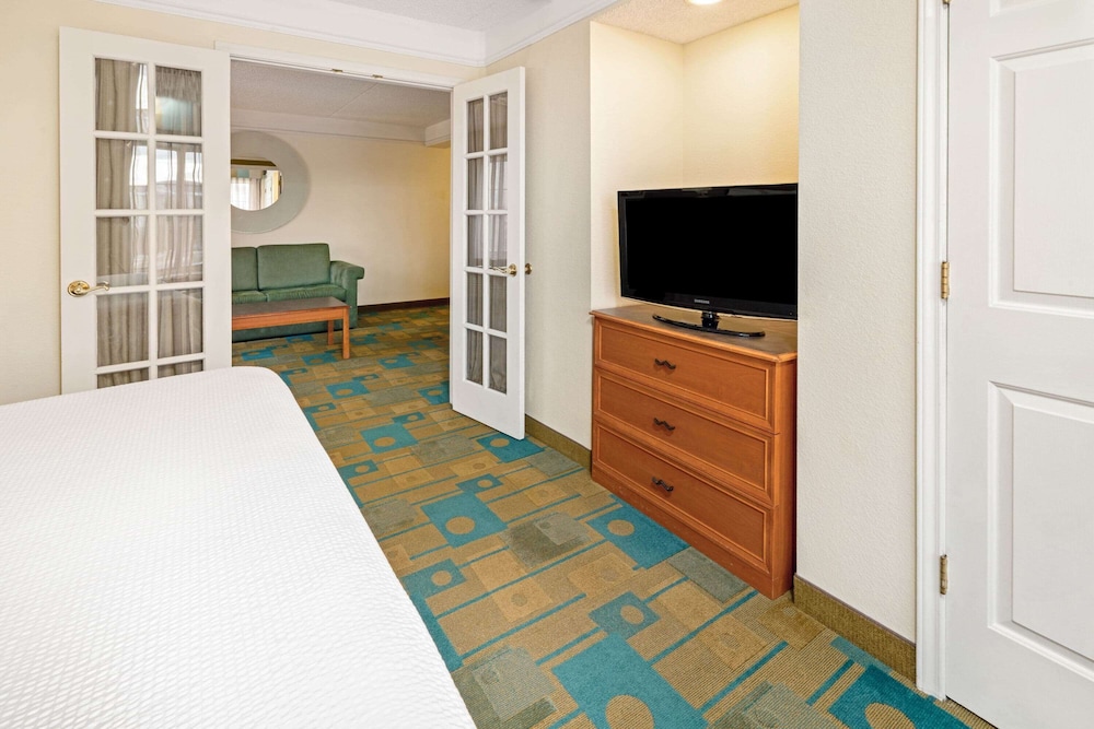 La Quinta Inn & Suites by Wyndham Salt Lake City Airport 22/48