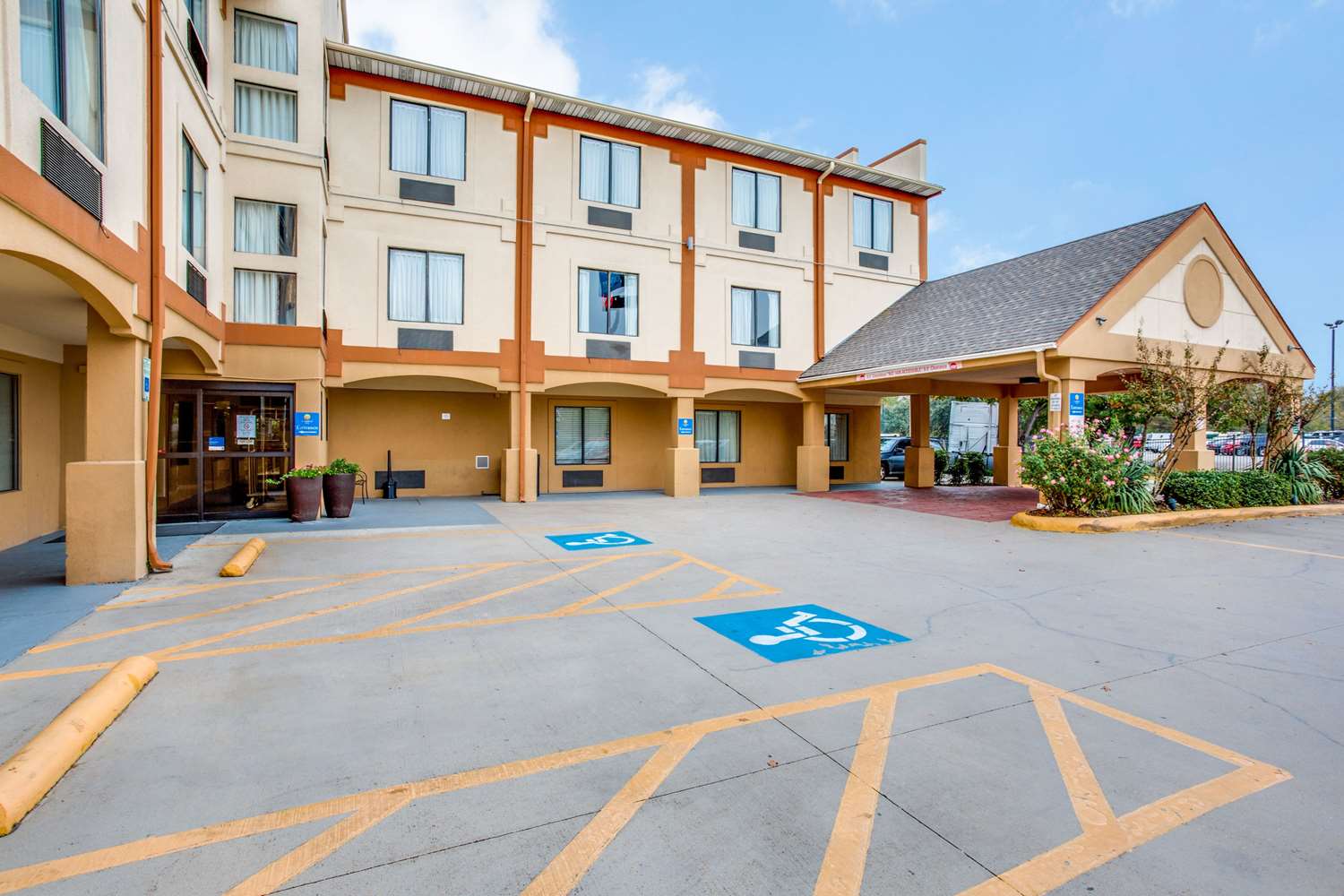 Comfort Inn & Suites Love Field Dallas Market Center 34/37