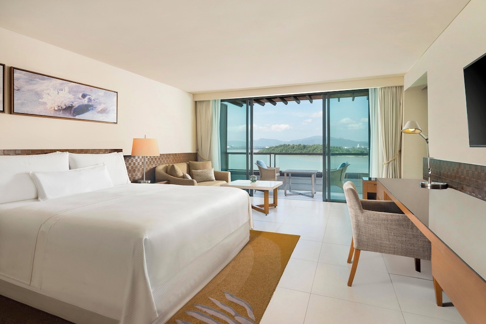 1 Bedroom, Suite, King Bed, Ocean Front