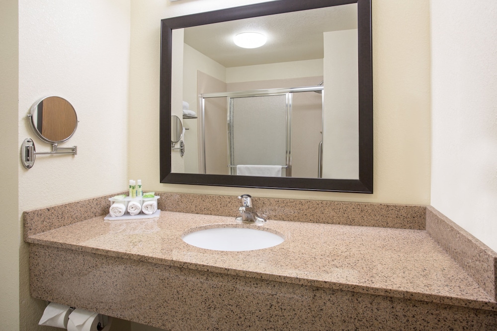 Holiday Inn Express Hotel Amp Suites Truth Or Consequences 36/76