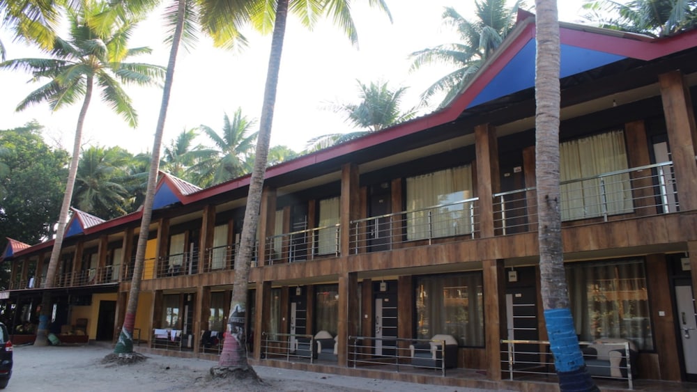 Gold India Beach Resort 3/23