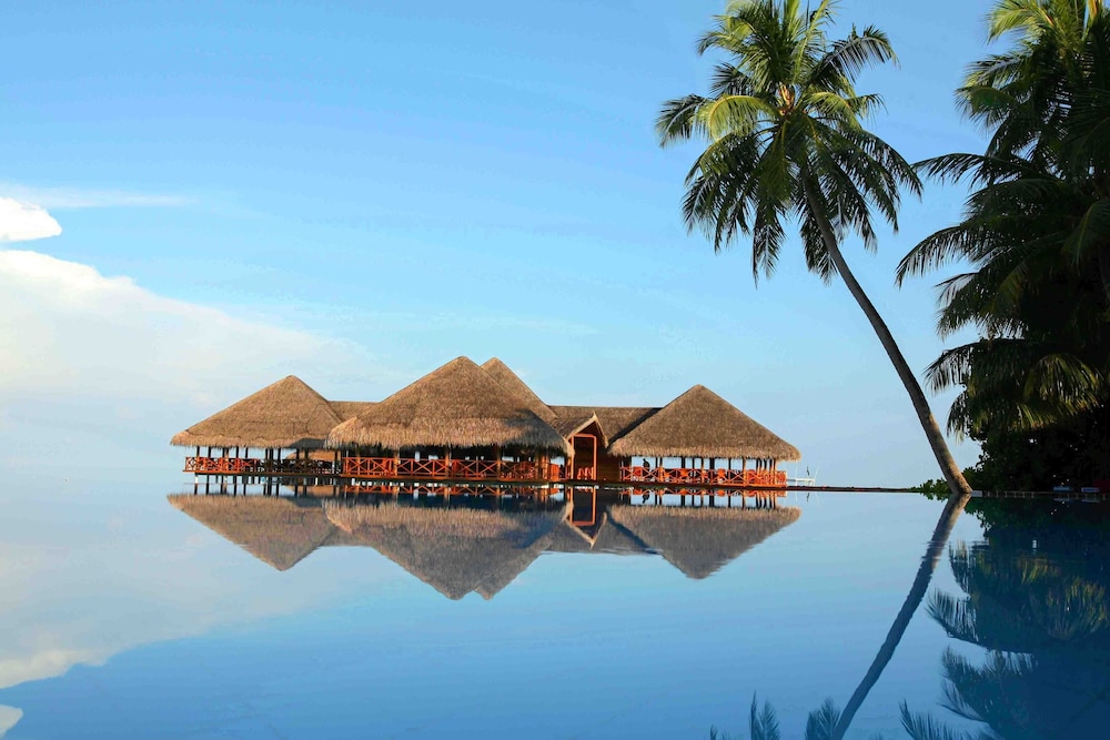 Medhufushi Island Resort 10/96