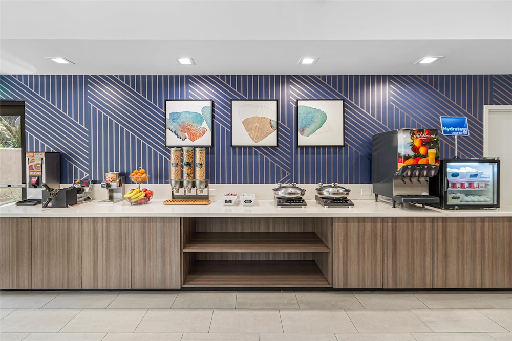 Best Western Valencia/Six Flags Inn & Suites 6/59