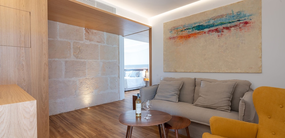 Ynaira Hotel and Spa 40/47