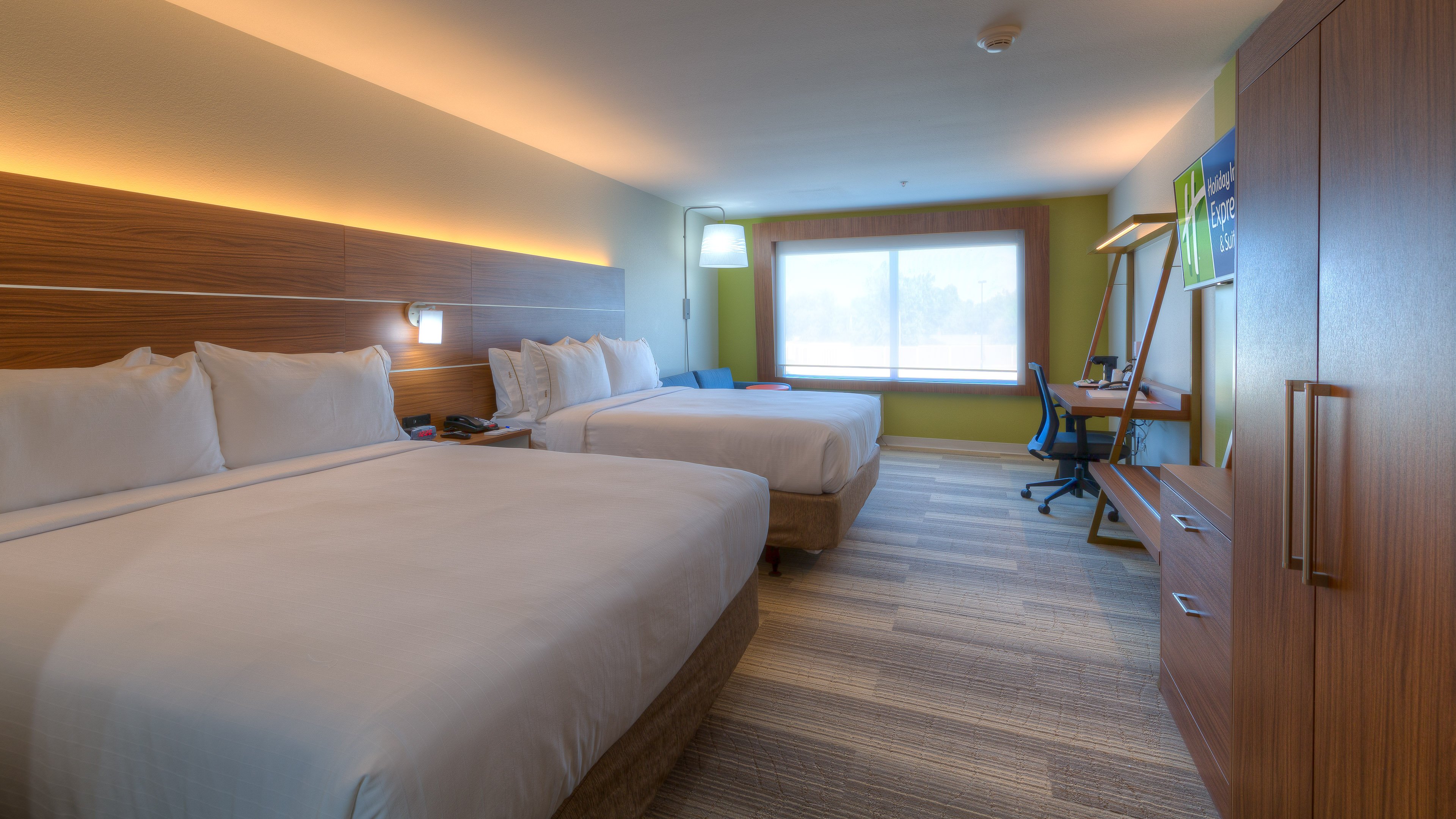 Holiday Inn Express Suites Tulsa Midtown 17/68