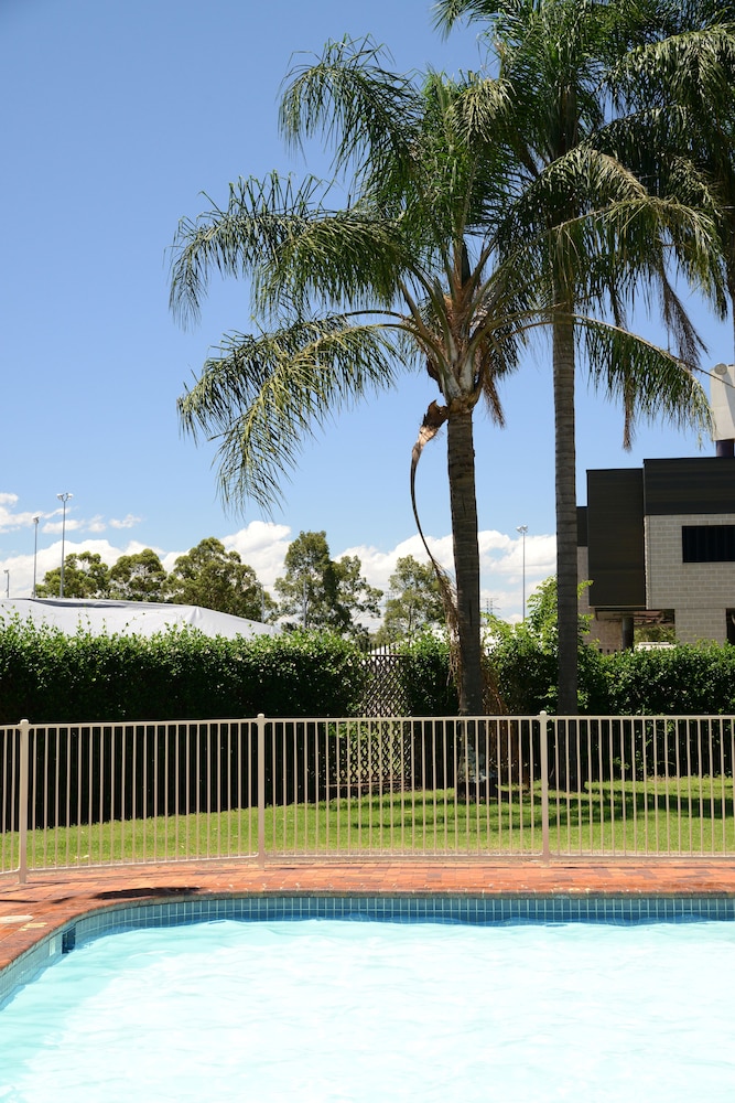 Mercure Penrith 63/69