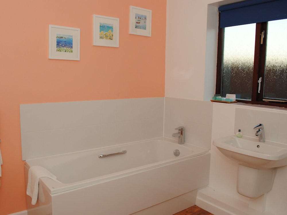 Marsham Arms Coaching Inn Hotel 23/65
