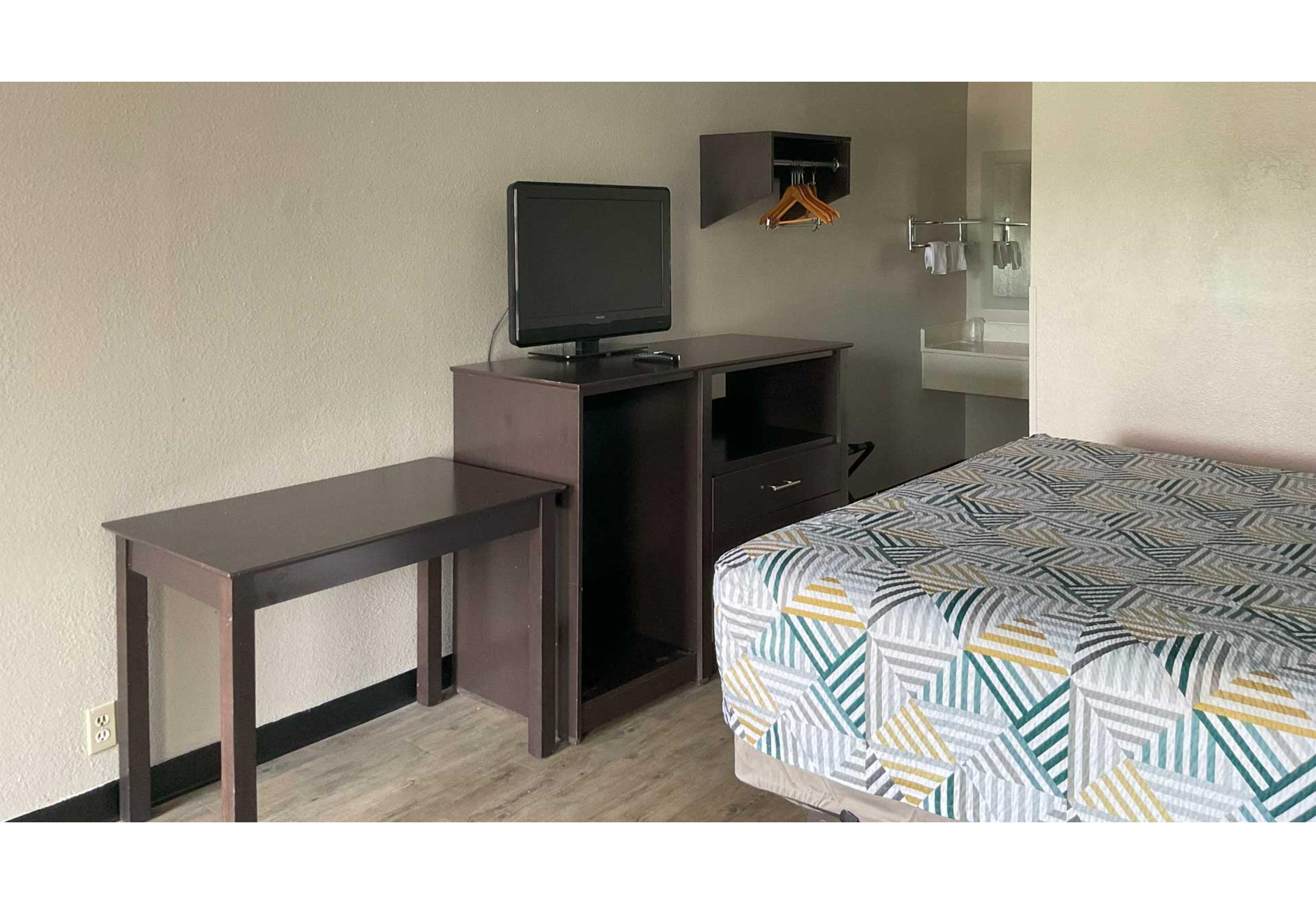 Motel6 Baton Rouge, LA - East - I-12 16/27