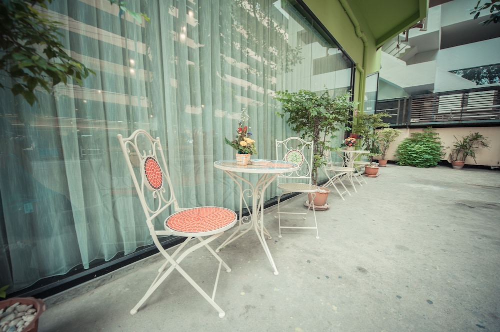 The Seasons Bangkok Huamark 43/48