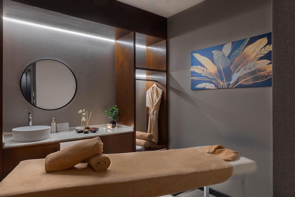 Radisson Blu Hotel Amman, Galleria Mall 23/50