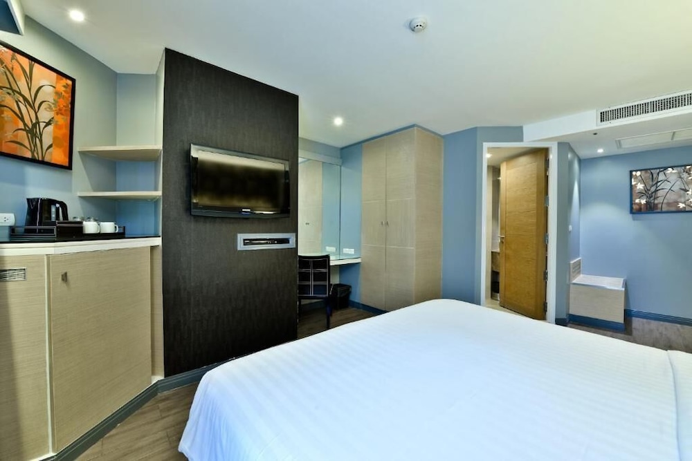 Prestige Suites 25/42