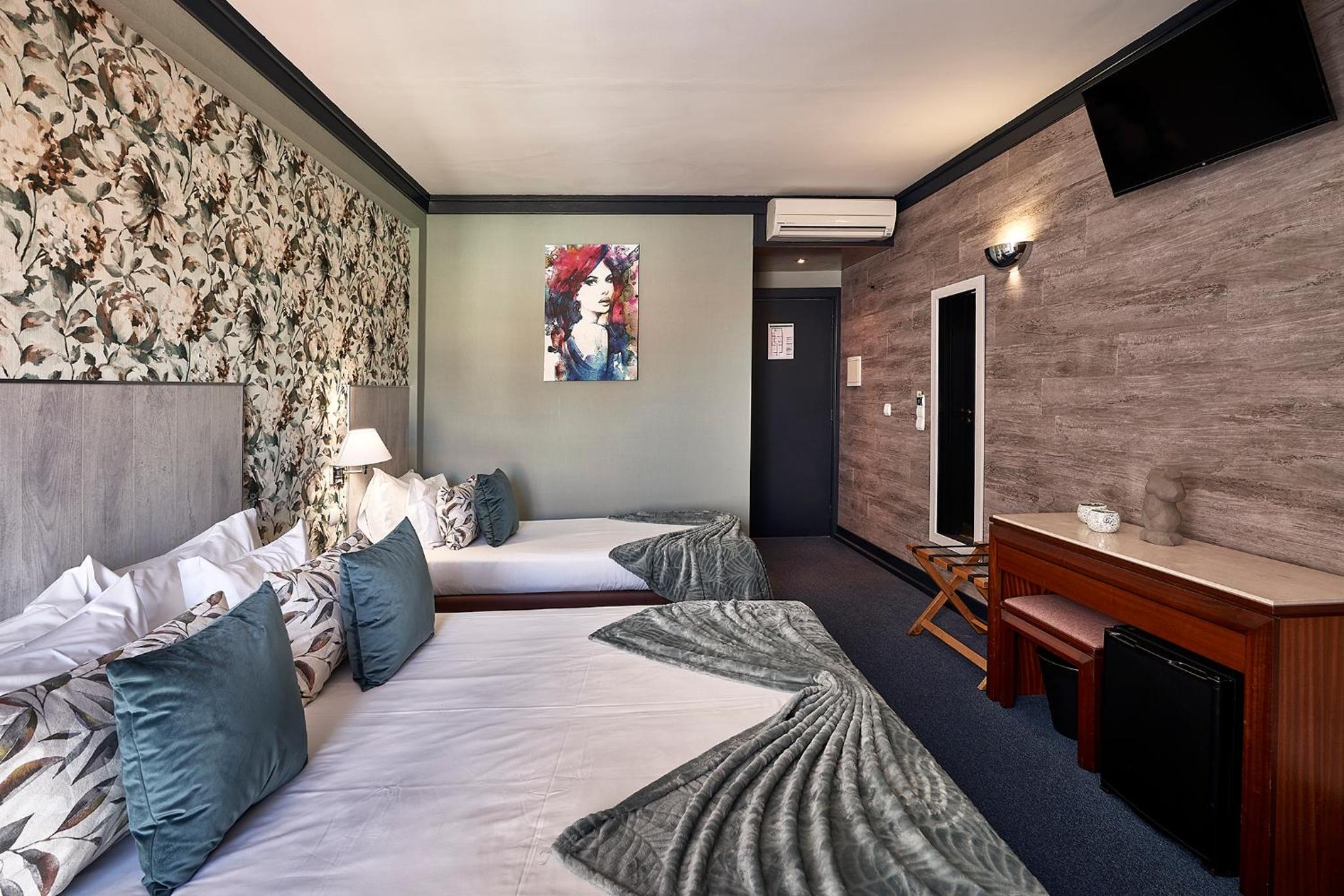 Jose Estevao Hotel 33/55