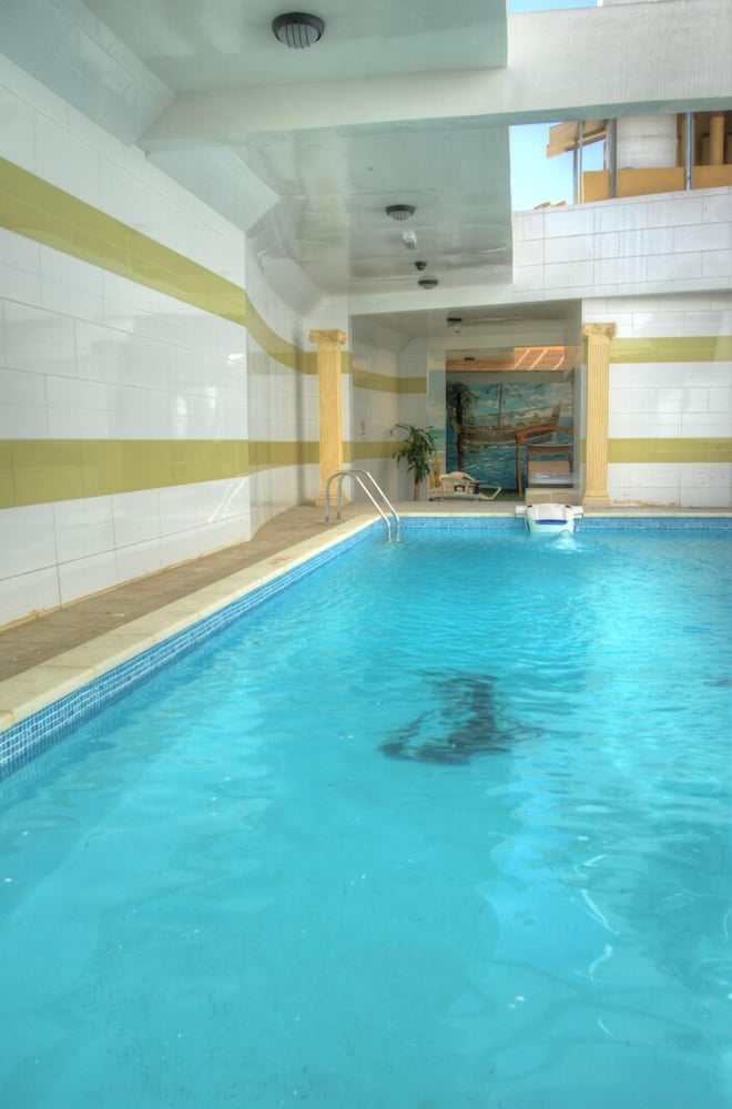 swimming pool spa