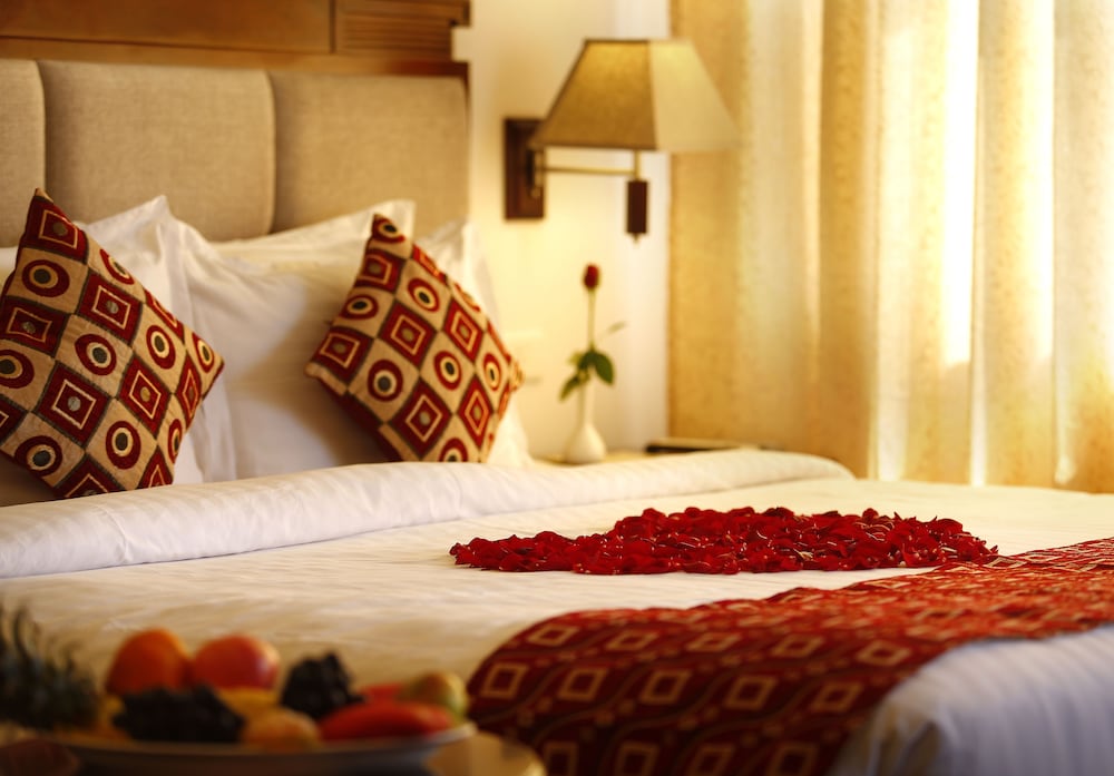 SPICE GROVE HOTELS AND RESORTS 10/39