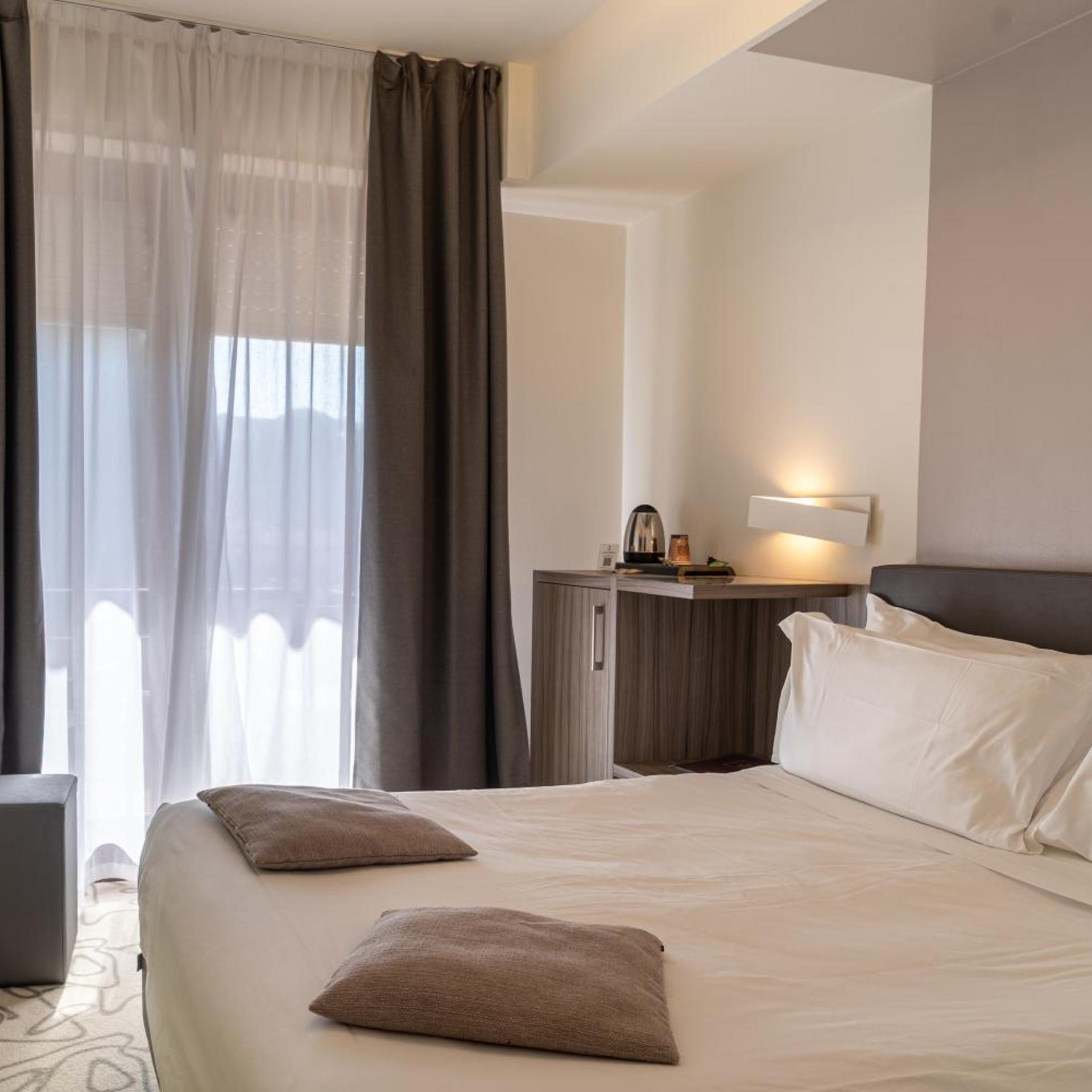 Superior, Triple, Hotel Desiree 2/7