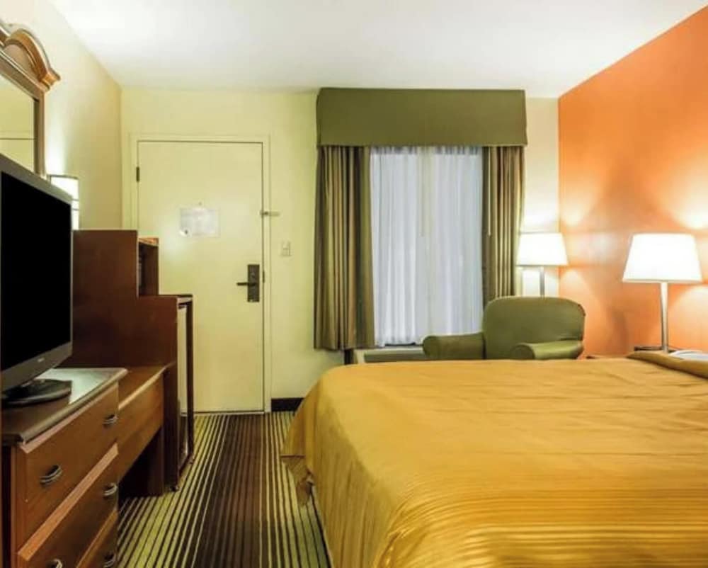 ROOM, KING BED