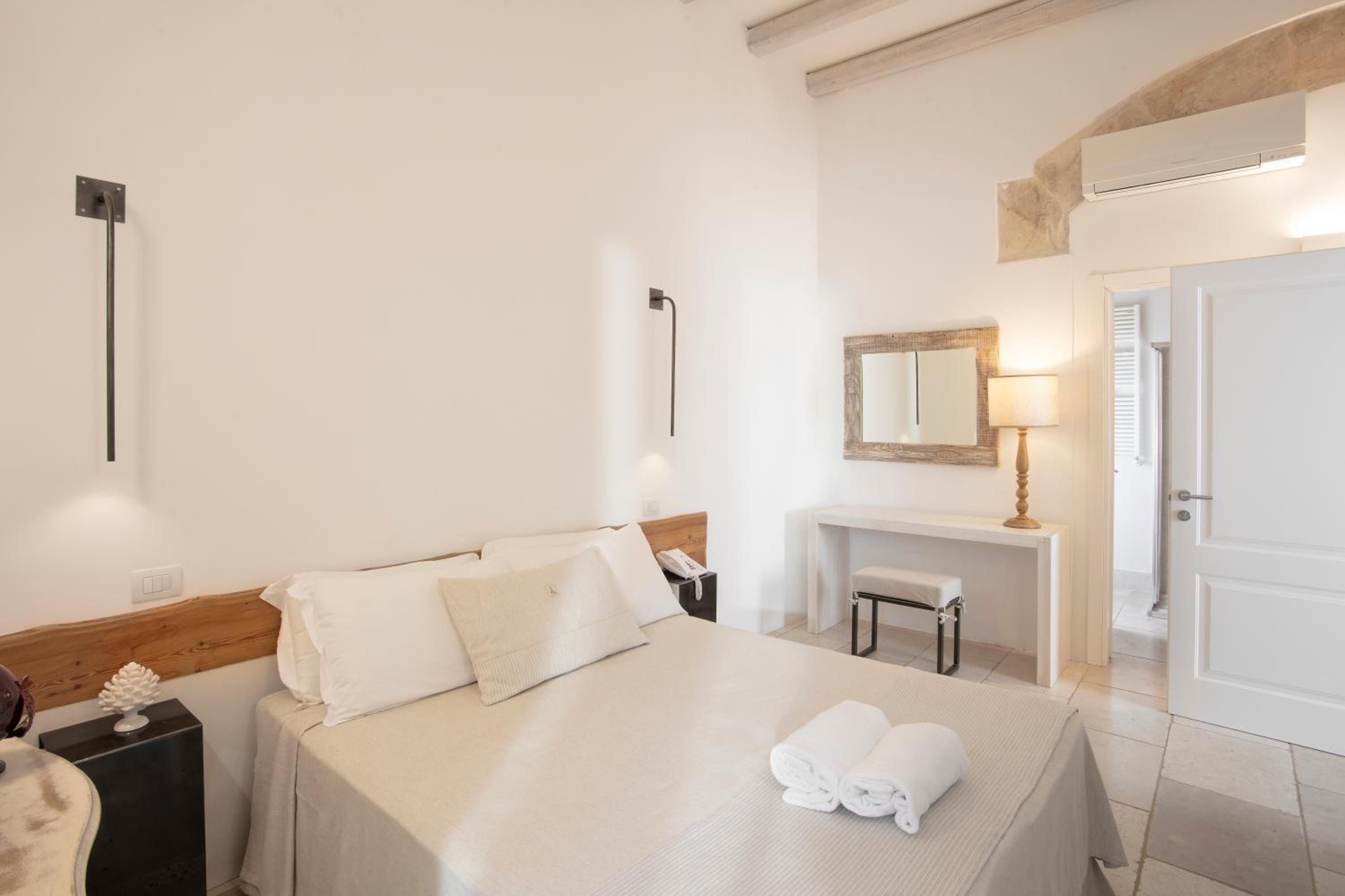 Suite, Two Story, Large