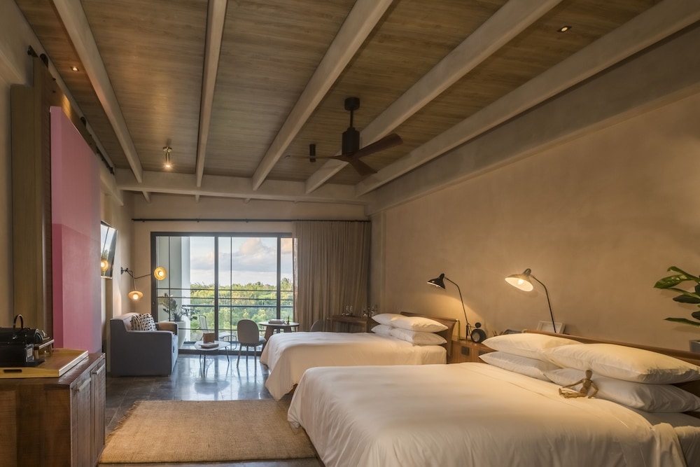 JUNIOR SUITE, 2 DOUBLE BEDS
