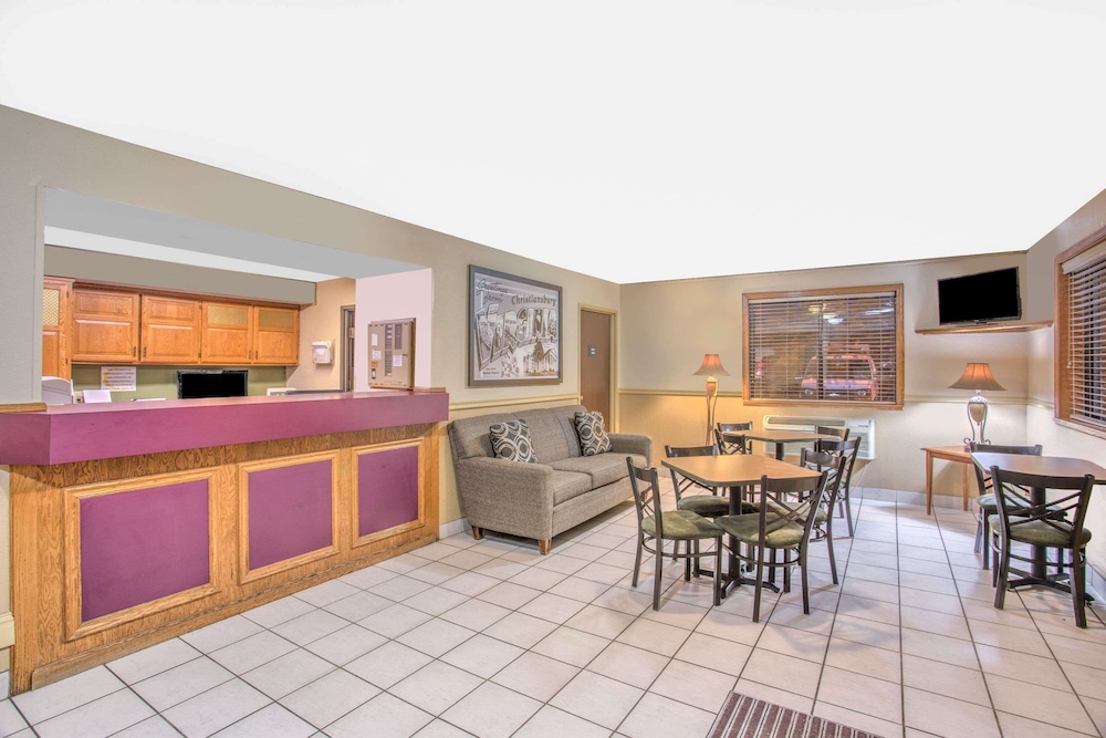 Super 8 by Wyndham Christiansburg/Blacksburg Area 8/20