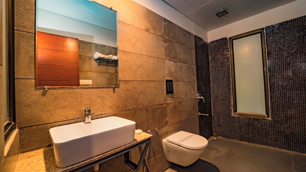 Uddhav Vilas Hotel 44/46