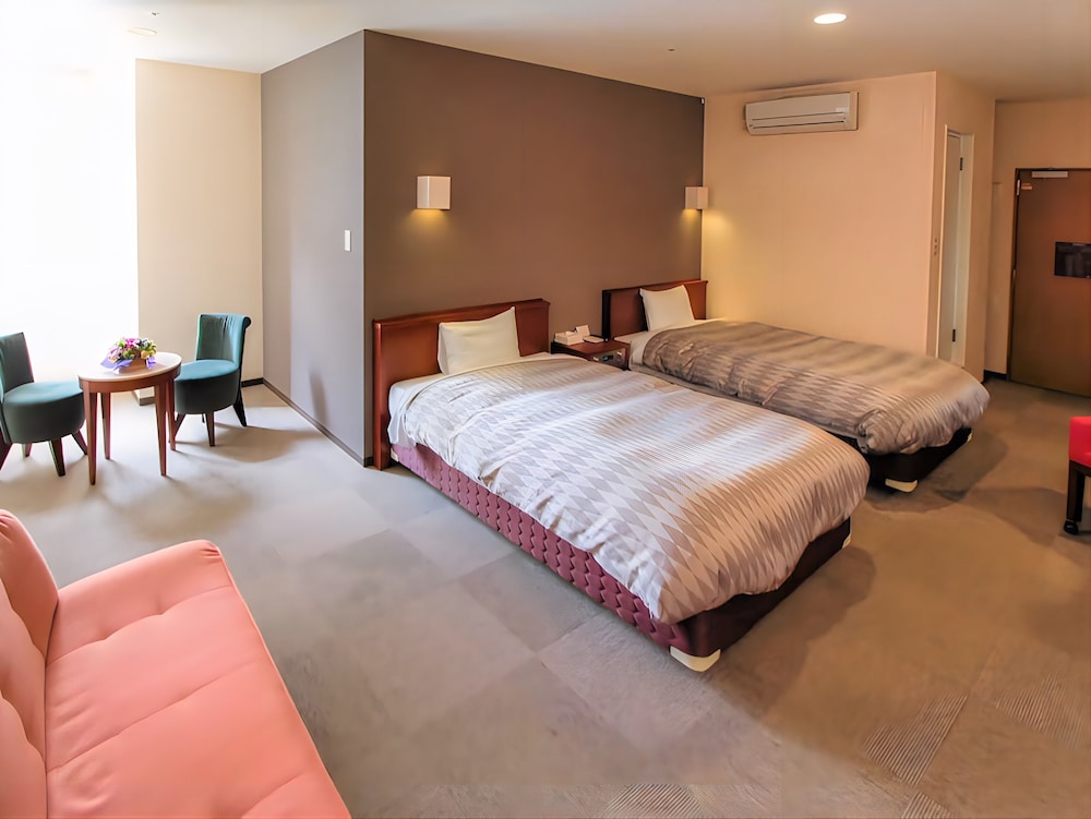 DELUXE, TWIN BEDS, SMOKING