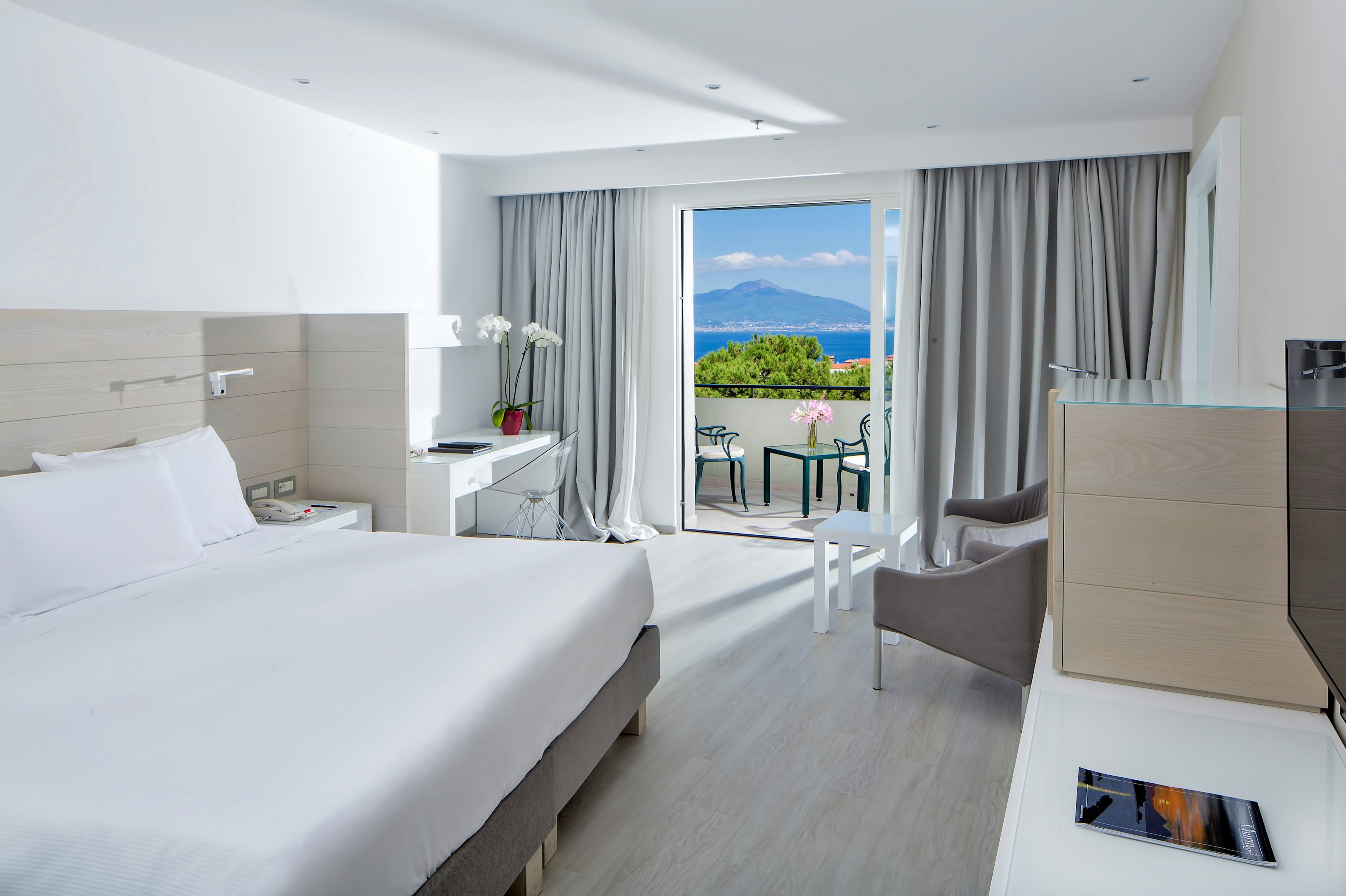 DELUXE, KING BED, SEA VIEW