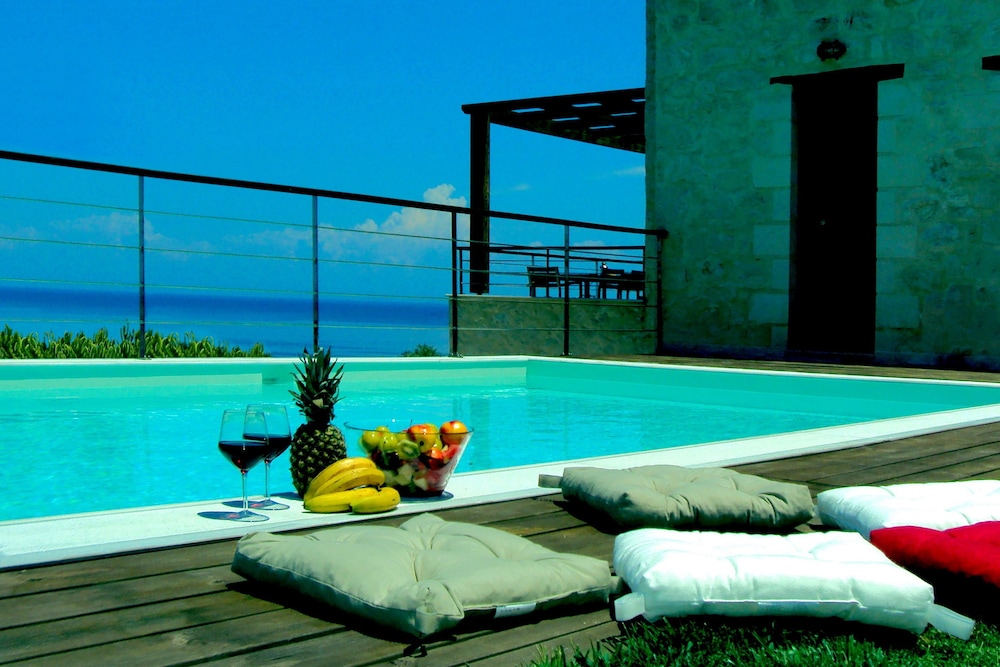 Exensian Villas & Suites 9/44