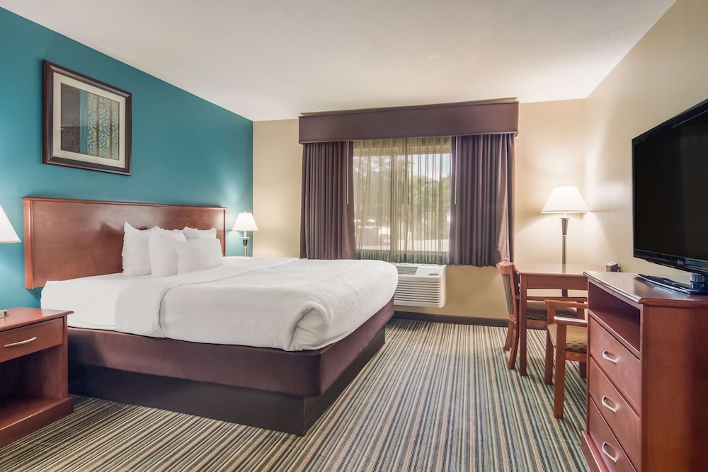 Best Western Plus Traverse City 6/39