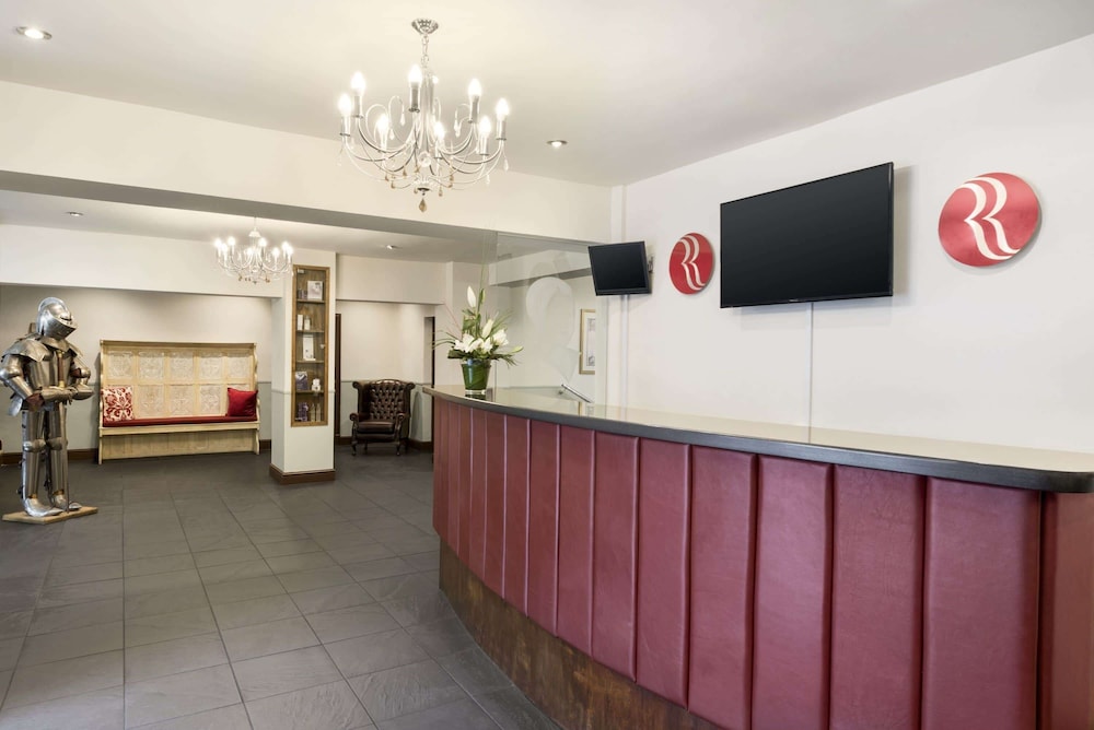 Cwrt Bleddyn Hotel & Spa 3/42
