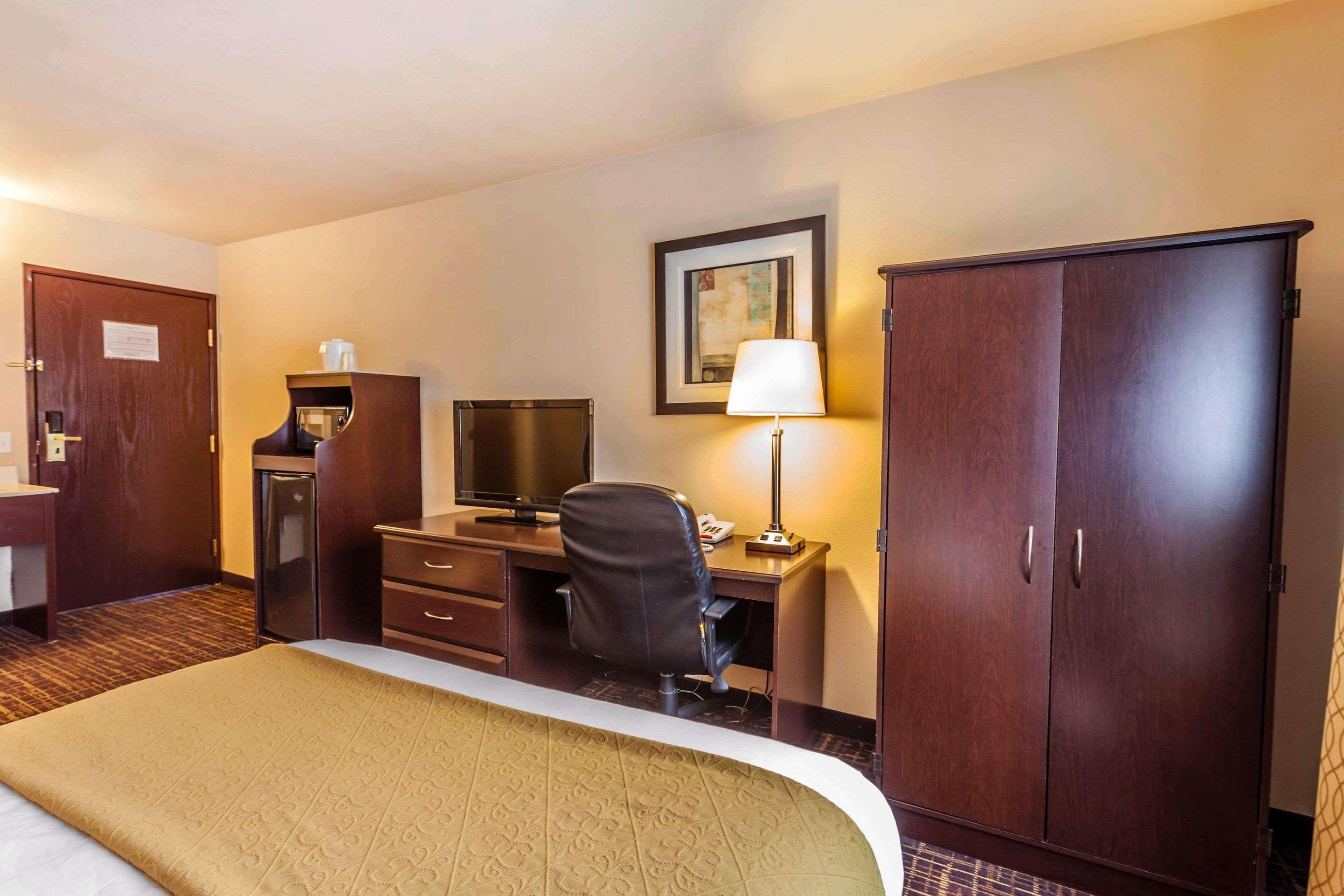 Quality Inn Near Seattle Premium Outlets detail