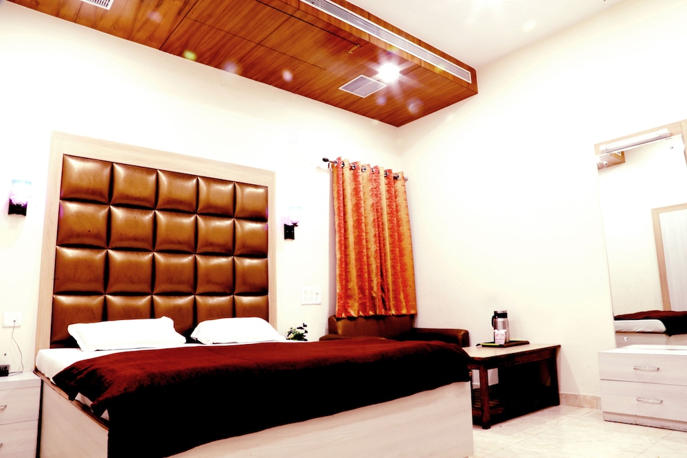 HOTEL PRAYAG 34/55