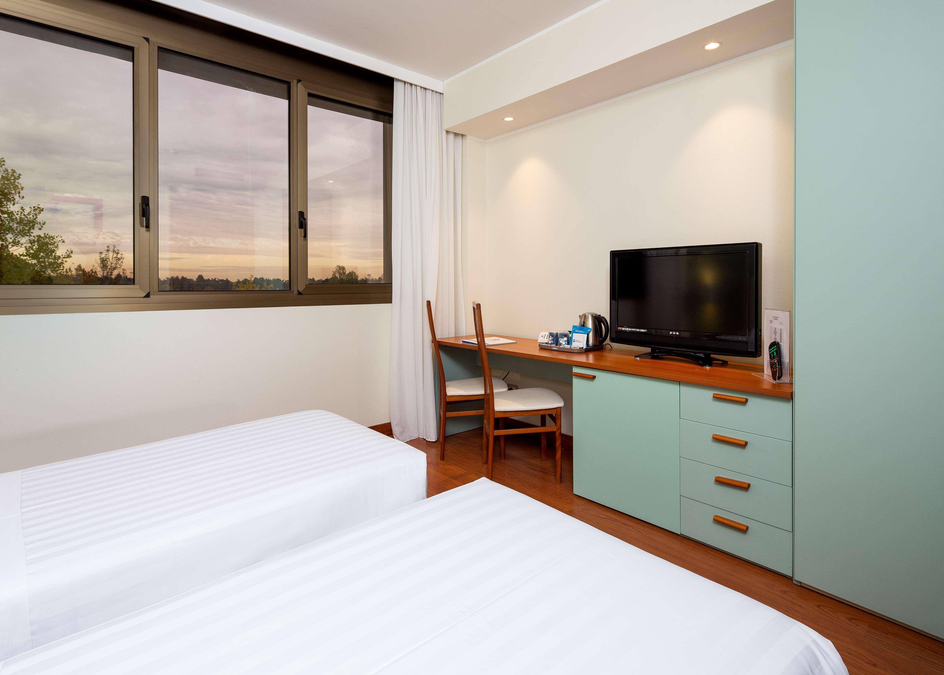 Room, Twin Beds