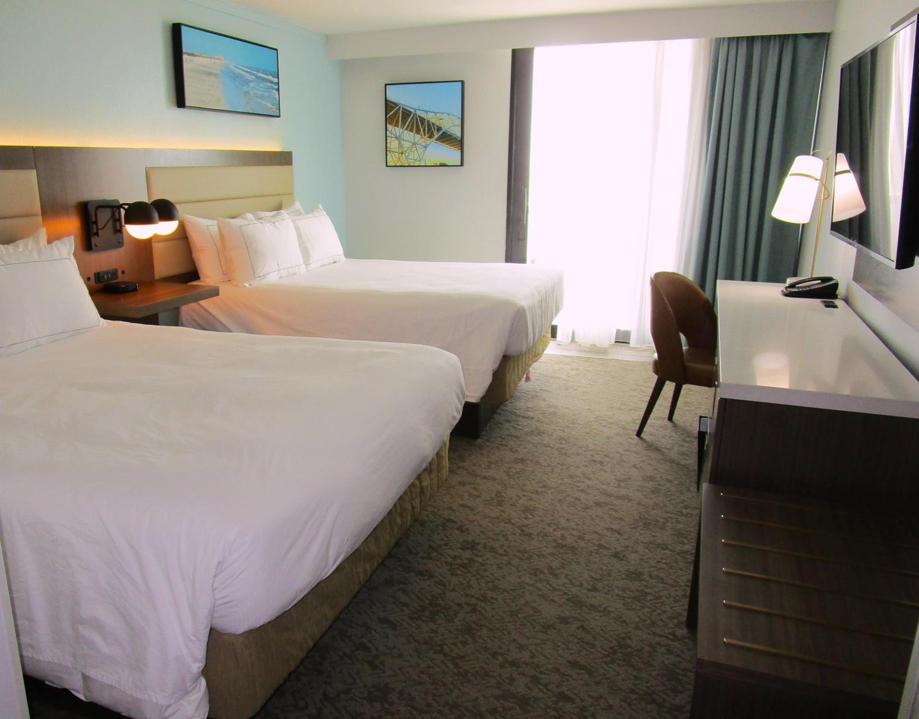 room, 2 queen beds, bay view