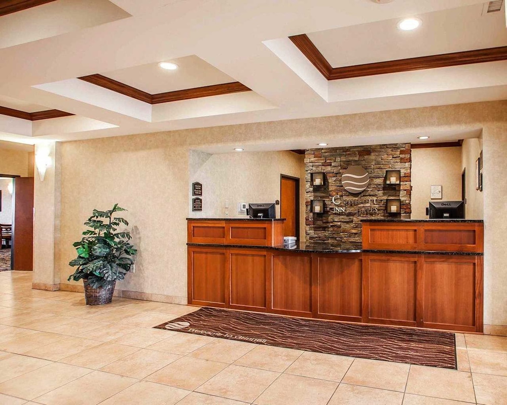 Comfort Inn & Suites Grinnell near I-80 8/32