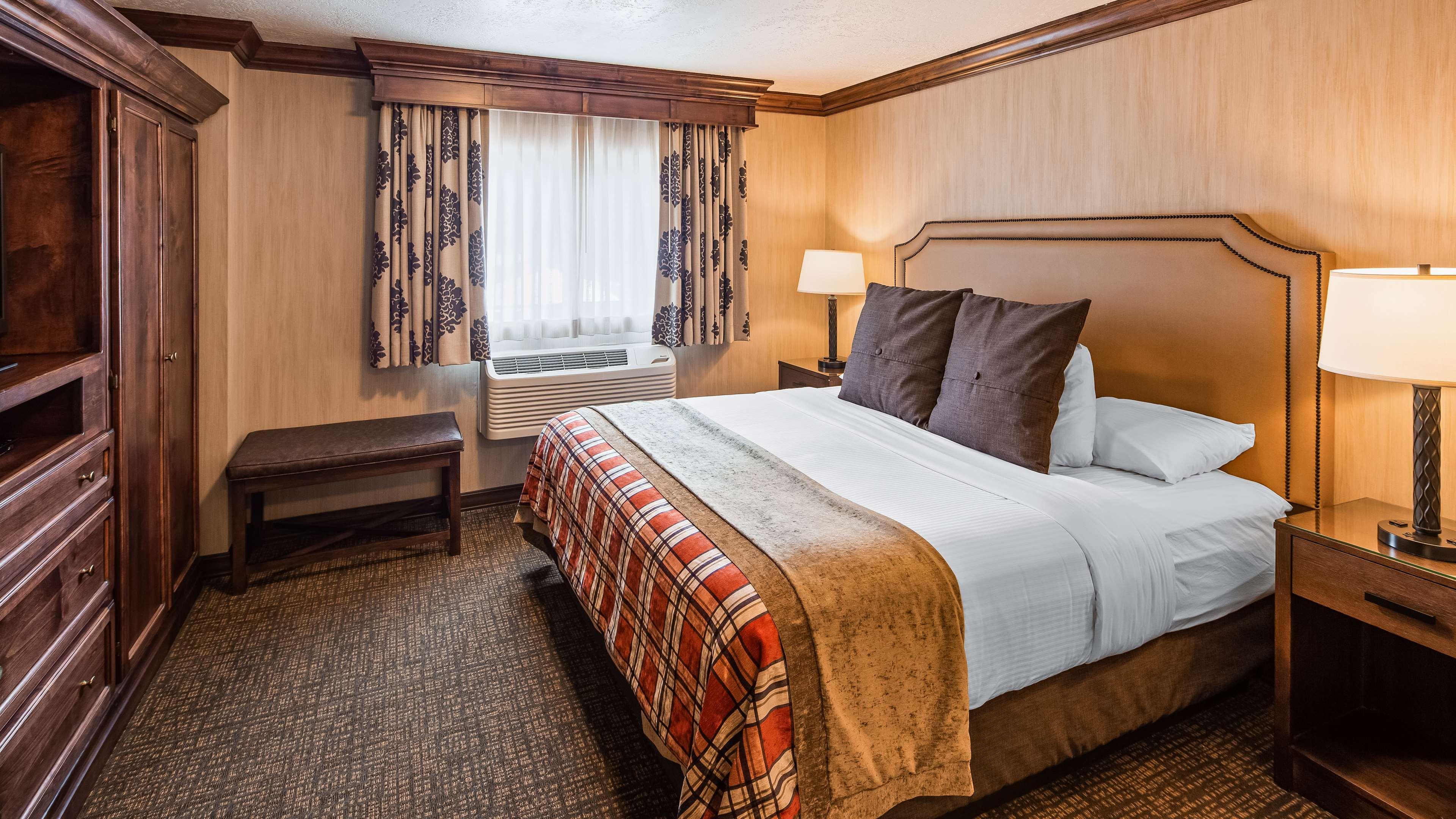 Business, Executive, Suite, King Bed, Parlor