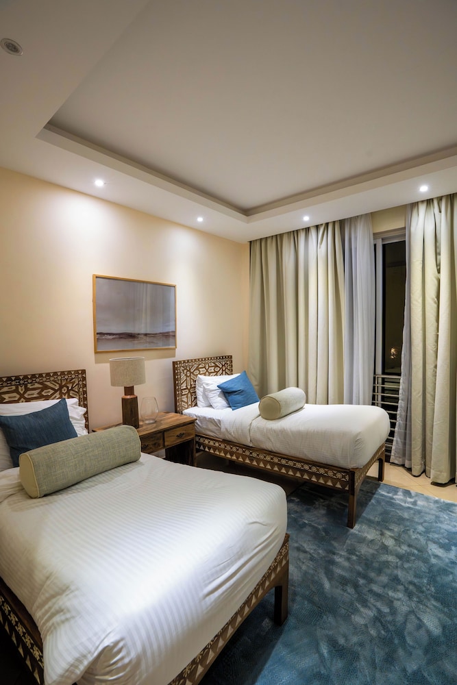 شقة ديلوكس بسرير كينج وسريرين منفصلين بإطلالة على البحر بشرفة بغرفتي نوم، Kilua Beach Resort 5/10