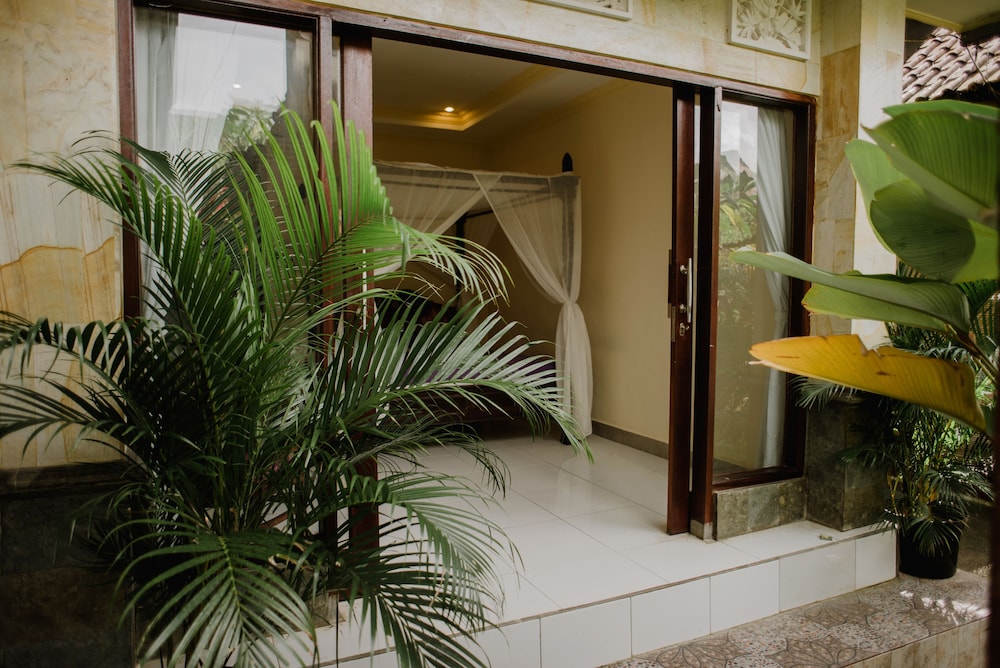 Nyoman Warta Accommodation 2/25