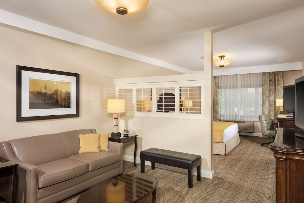 Ayres Suites 40/55