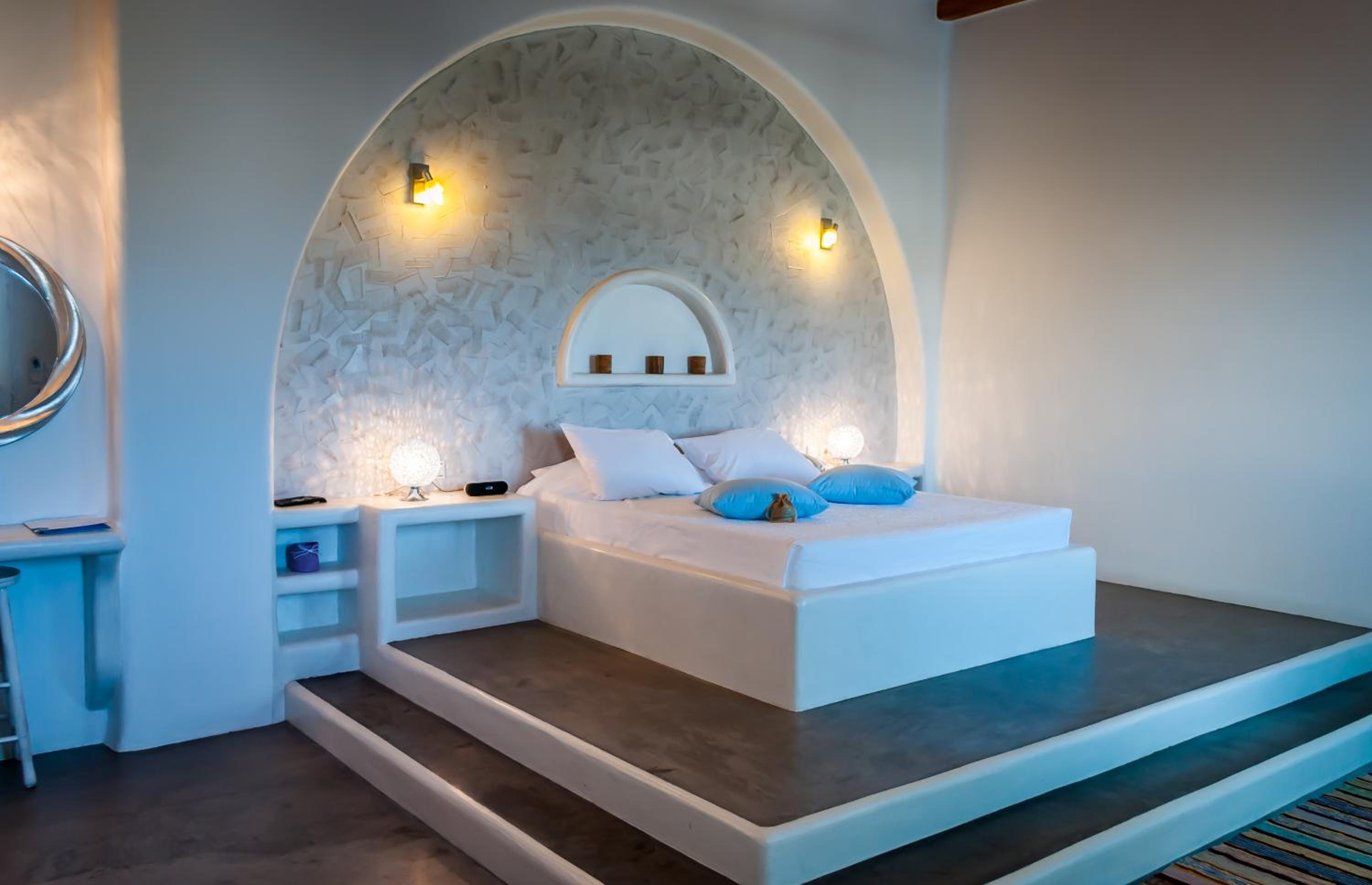 Eiriana Luxury Suites 24/60