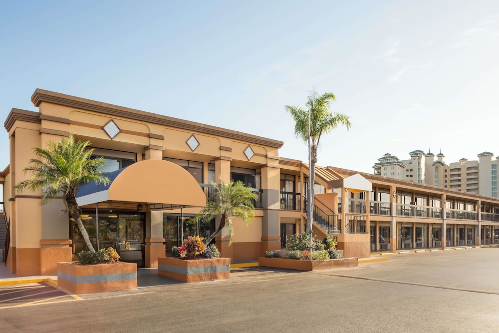 Travelodge by Wyndham Fort Myers North 2/36