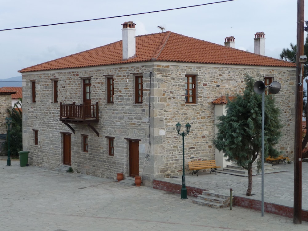 Helianthus Guesthouse 7/50