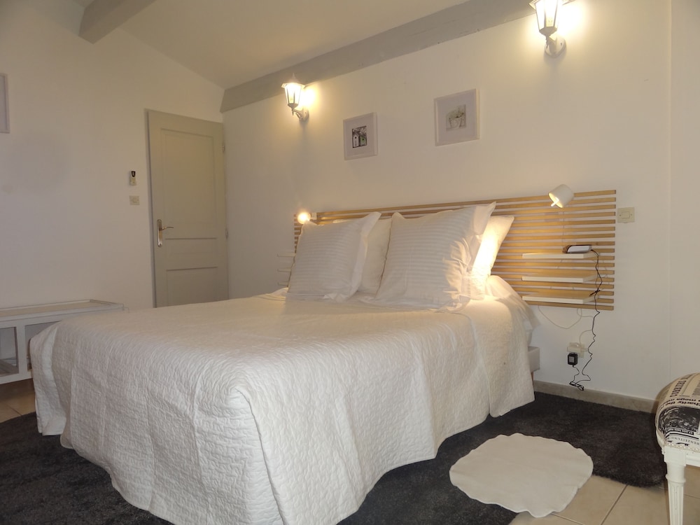 Locations Des Alpilles 7/50