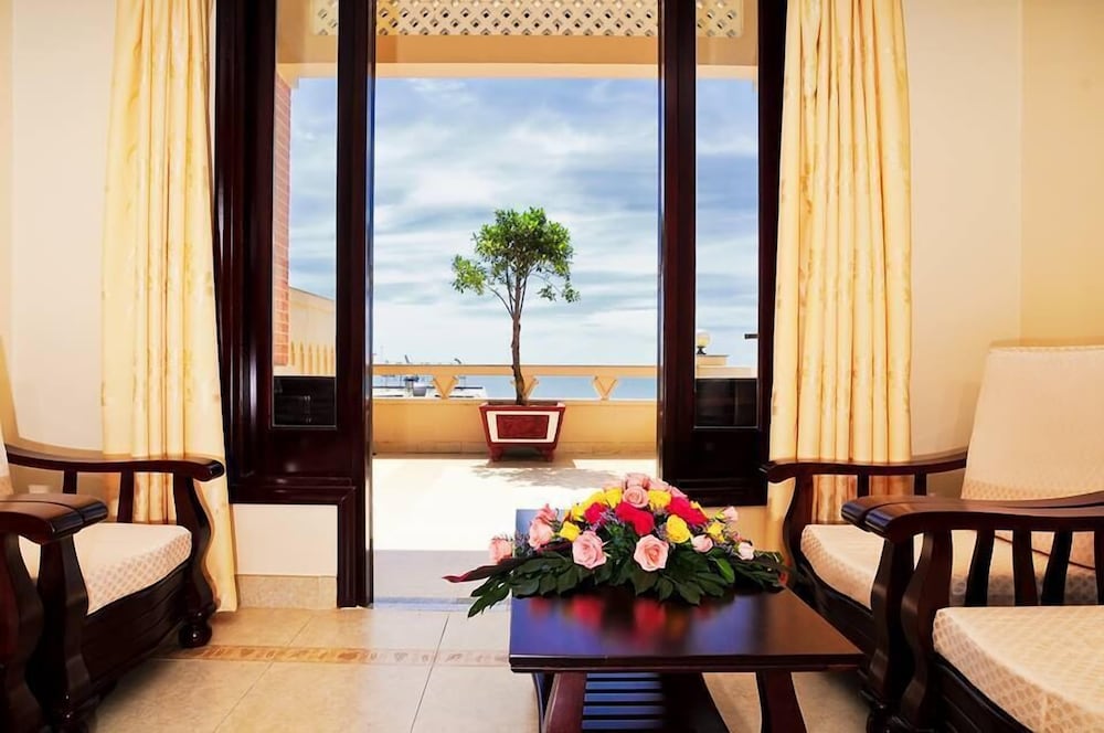 Beachfront Hotel 44/57