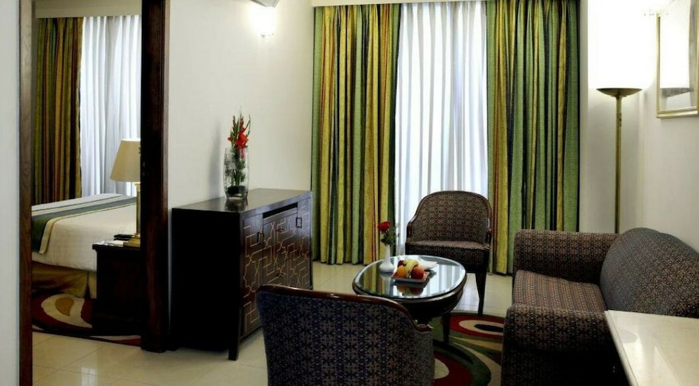 Avari Xpress Islamabad 26/42
