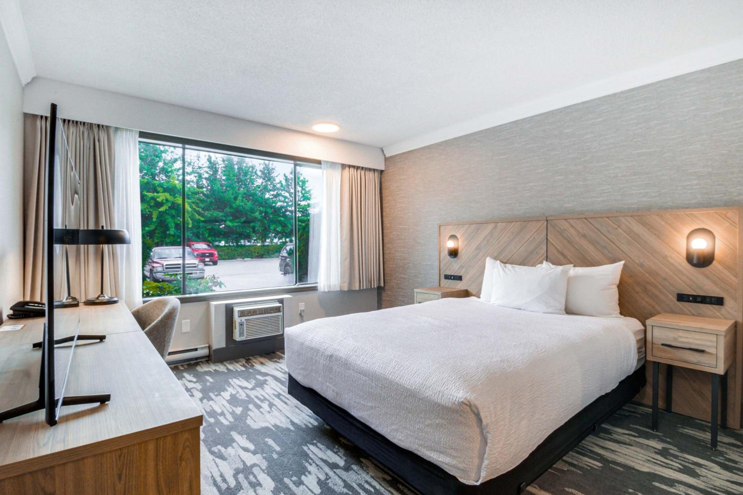 Standard, Queen Bed, Kitchenette, Atrium Building